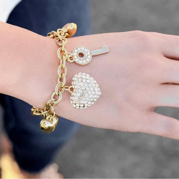 Heart charm bracelet with crystals keys hearts 7” + 2” extend - Picture 3 of 4